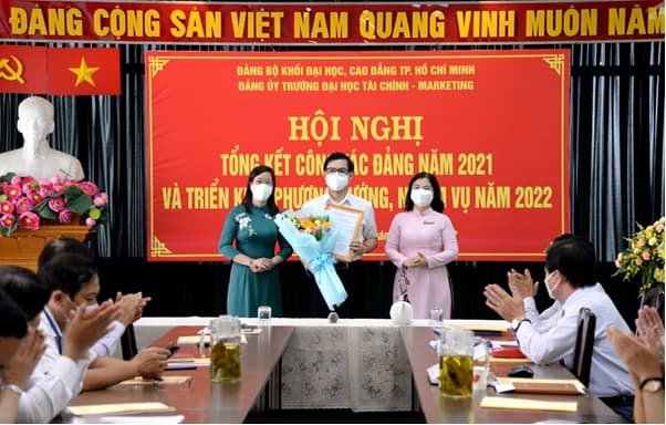 Trao quyết định chuẩn y Ủy viên Ban Thường vụ Đảng ủy UFM đối với đồng chí Phạm Tiến Đạt